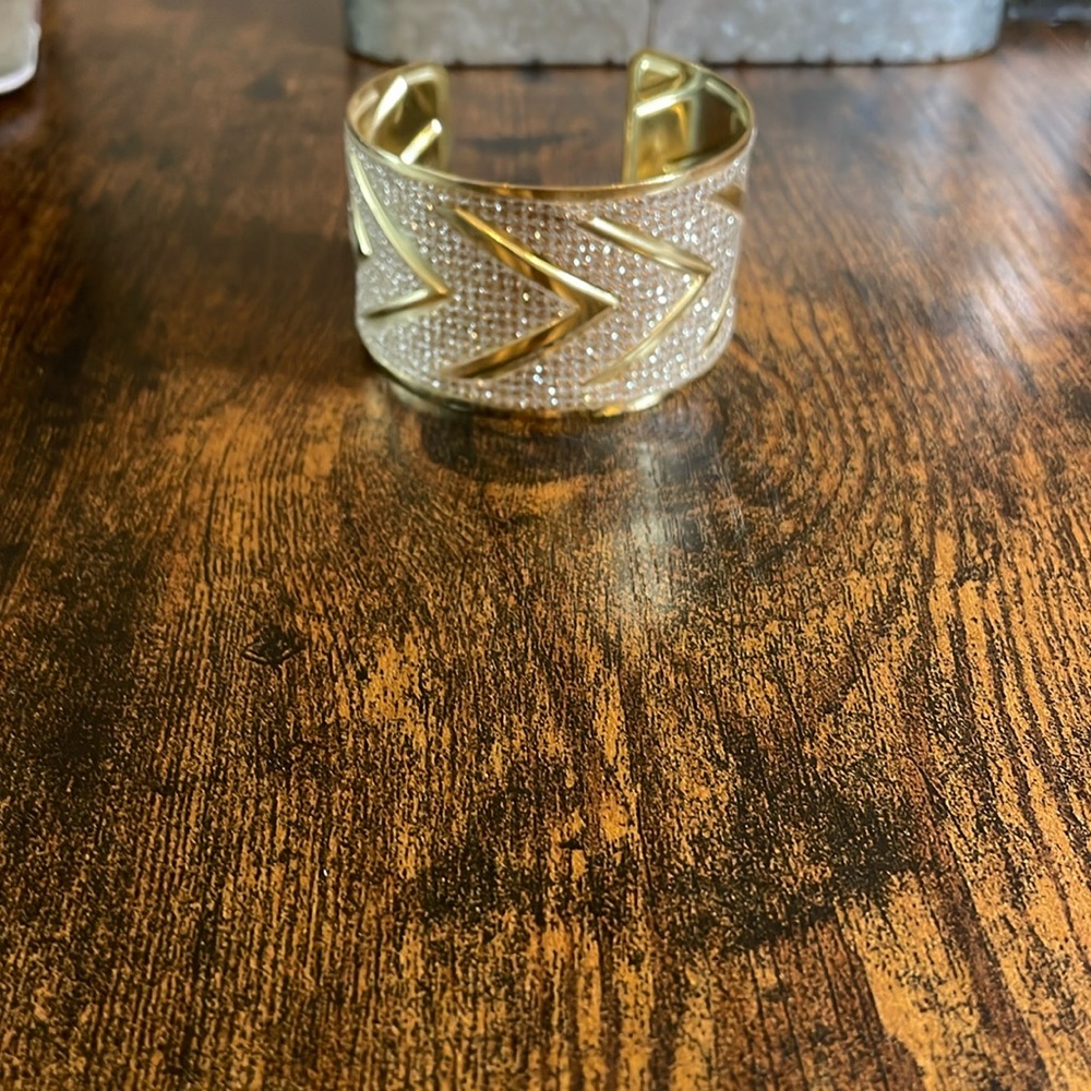 Costume Jewelry - Gold color and sparkle cuff
